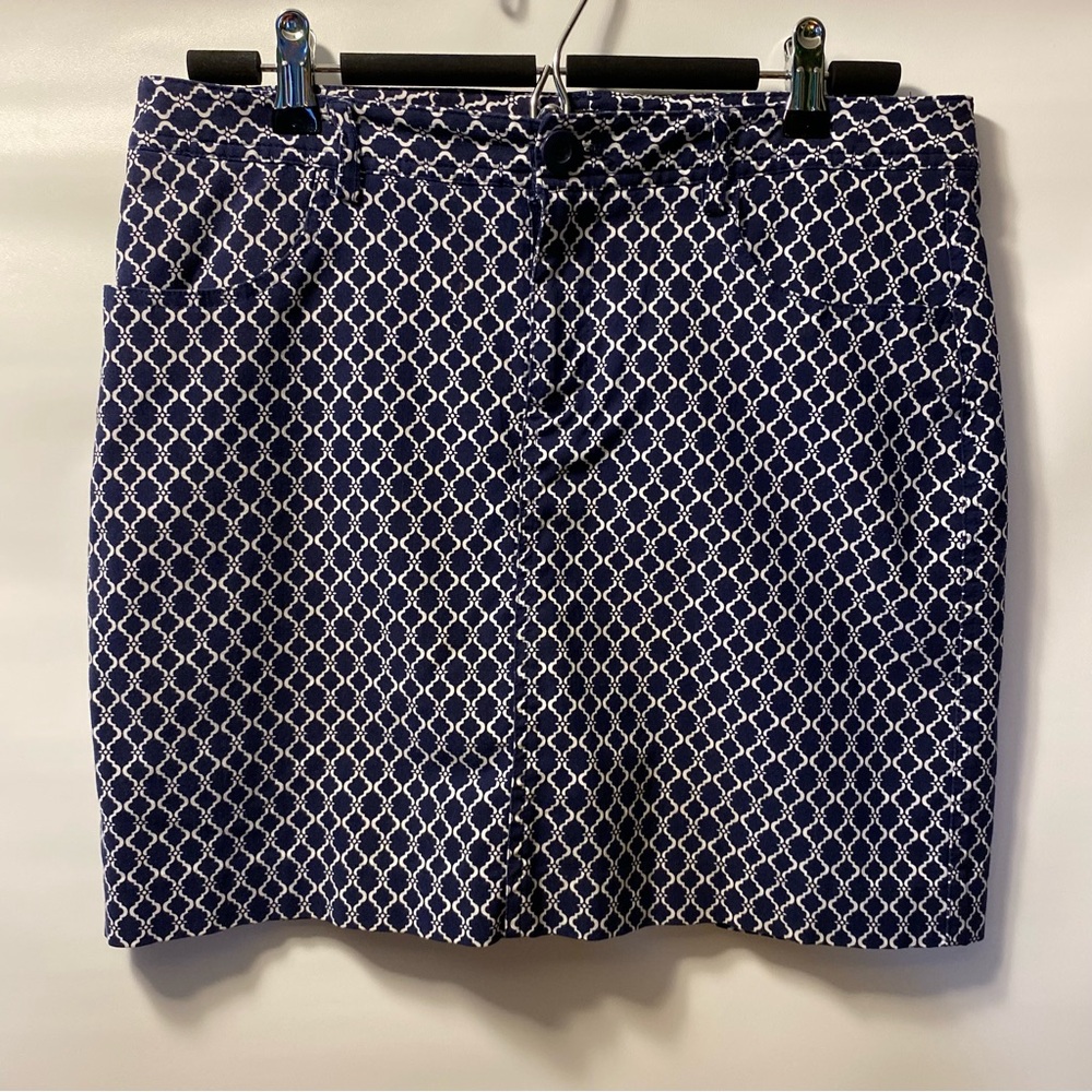 Sz M- Mario Serrani Chic Navy and White Patterned Skort